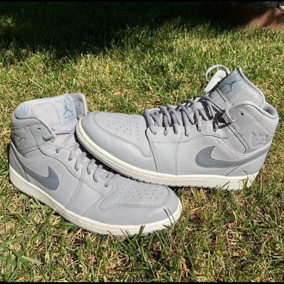 Jordan 1 Mid Wolf Grey - Picture 1 of 9